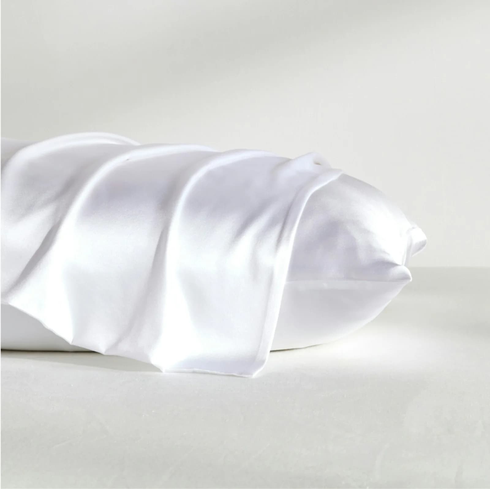 Ecosa silk pillowcase in White, view 3